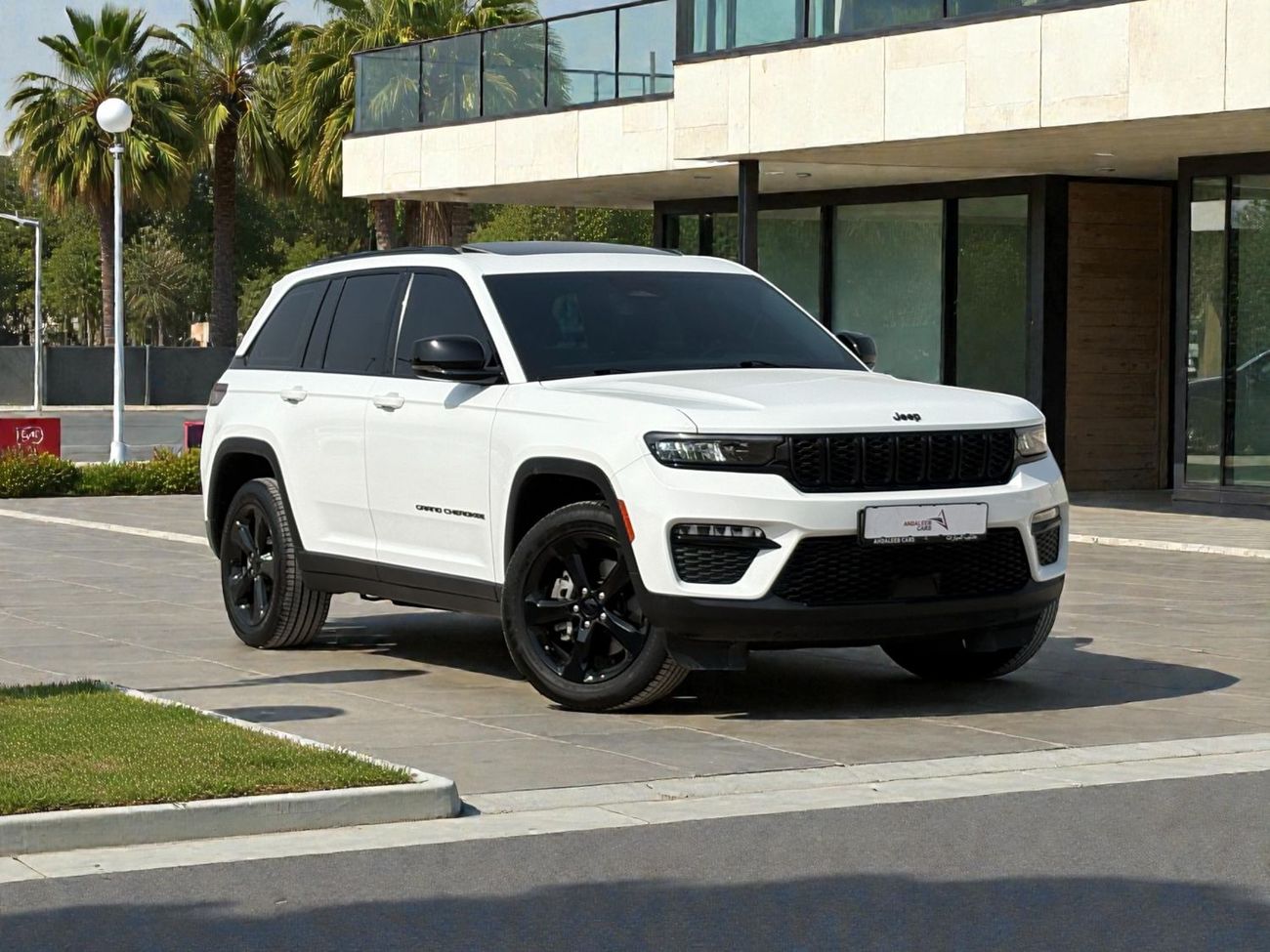 جيب جراند شيروكي Altitude 3.6L 2022 | GCC SPECS | AED 2,580 PER MONTH | Agency Warranty & Valid Service Contract.