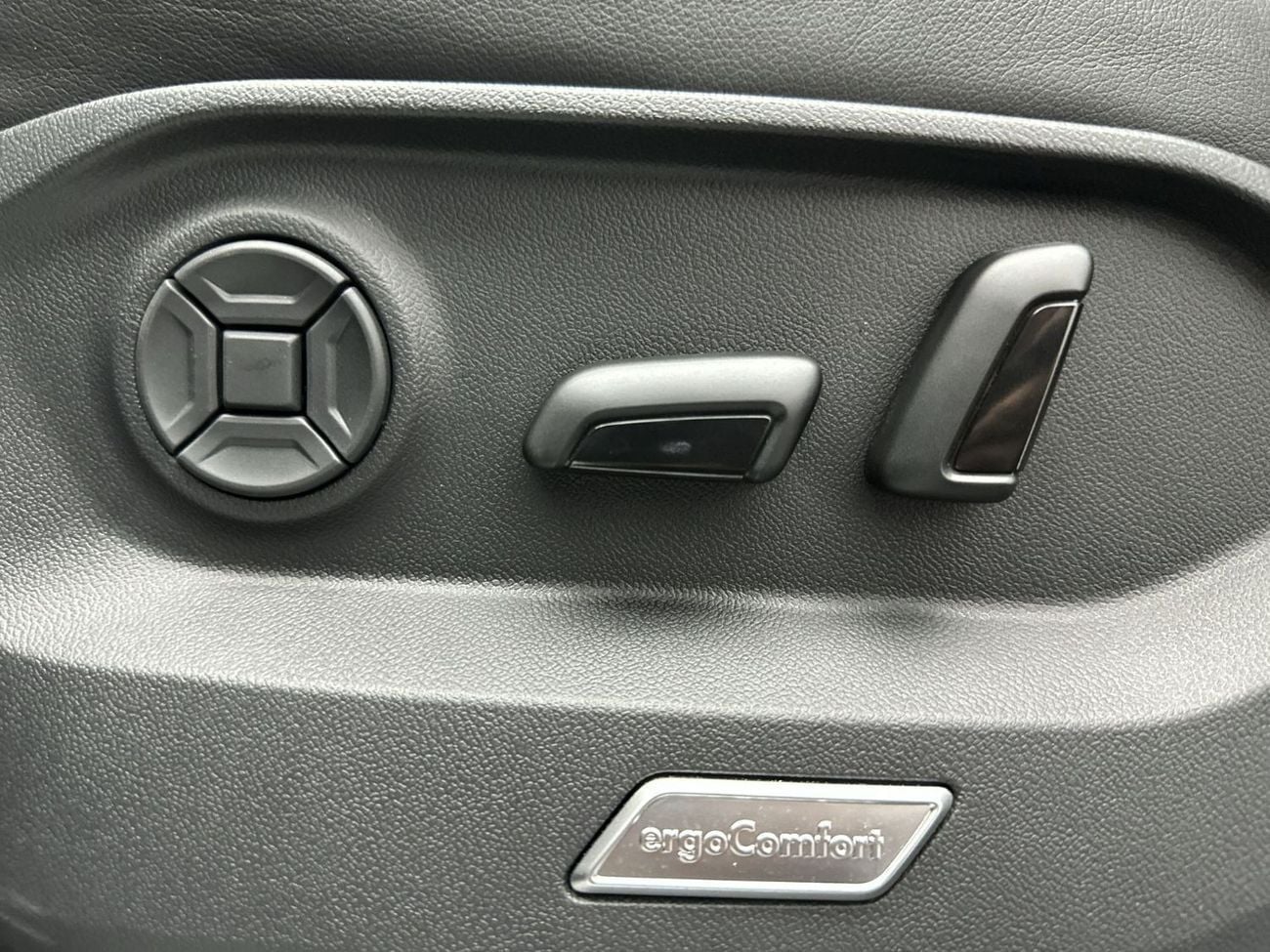 Volkswagen Touareg 3.0T TL (340 HP) Touareg Elegance + Tirano (Ref#21179) / WAS 229,900 AED - NOW 199,900 AED