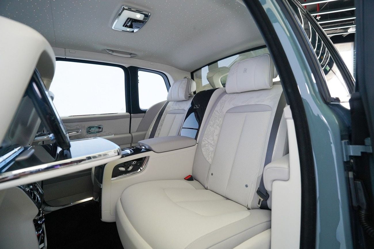 رولز رويس كولينان CULLINAN BLACK BADGE DUALTIY SEATS