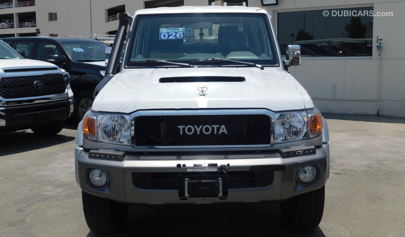 Toyota Land Cruiser Pick Up 79 DOUBLE CAB LX LIMITED V8 4.5L DIESEL 6 SEAT MANUAL TRANSMISSION