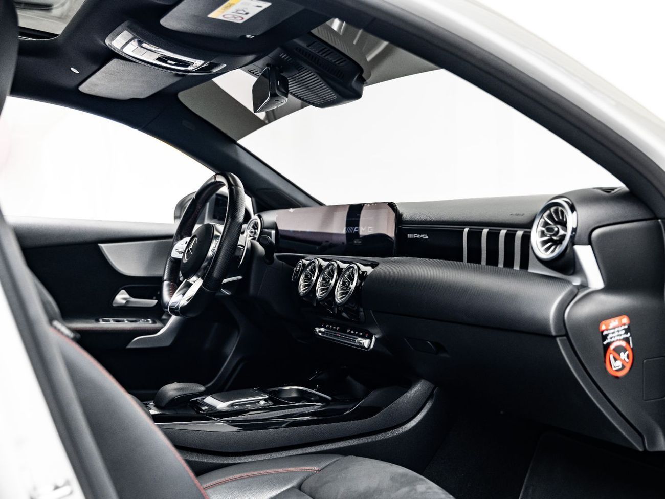 مرسيدس بنز A 35 AMG Premium + 2.0L