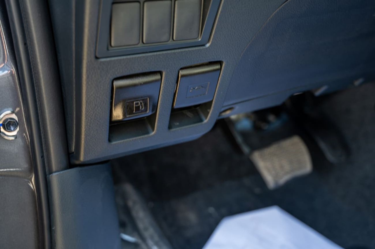 تويوتا هيلوكس 2.7L Medium Grade | Double Cabin | 4x4 | Automatic | Petrol