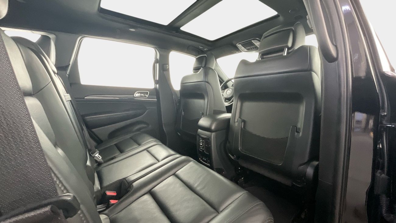 جيب جراند شيروكي Limited | upto AED 20,000 Ramadan Discount | شامل الضمان | 0 ﺪﻔﻋﺓ ﺃﻮﻟﻯ