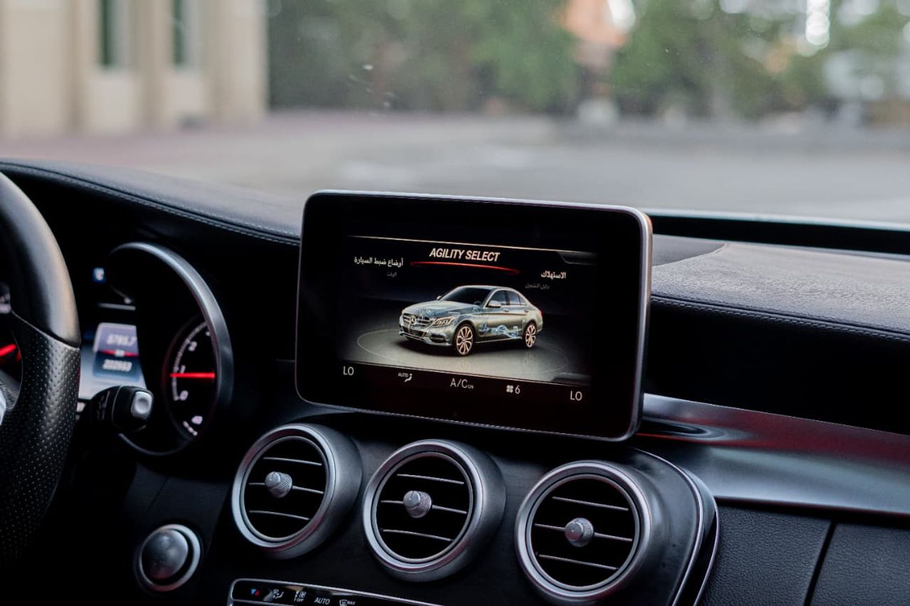 مرسيدس بنز C 200 GCC CAR FULL OPTION