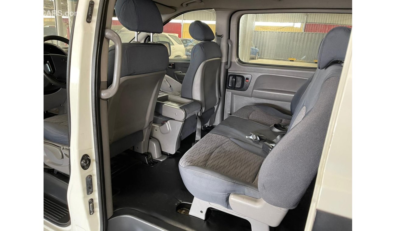 Hyundai H-1 2.5L PETROL, 16" TYRE, FABRIC SEATS (CODE # HCV03)