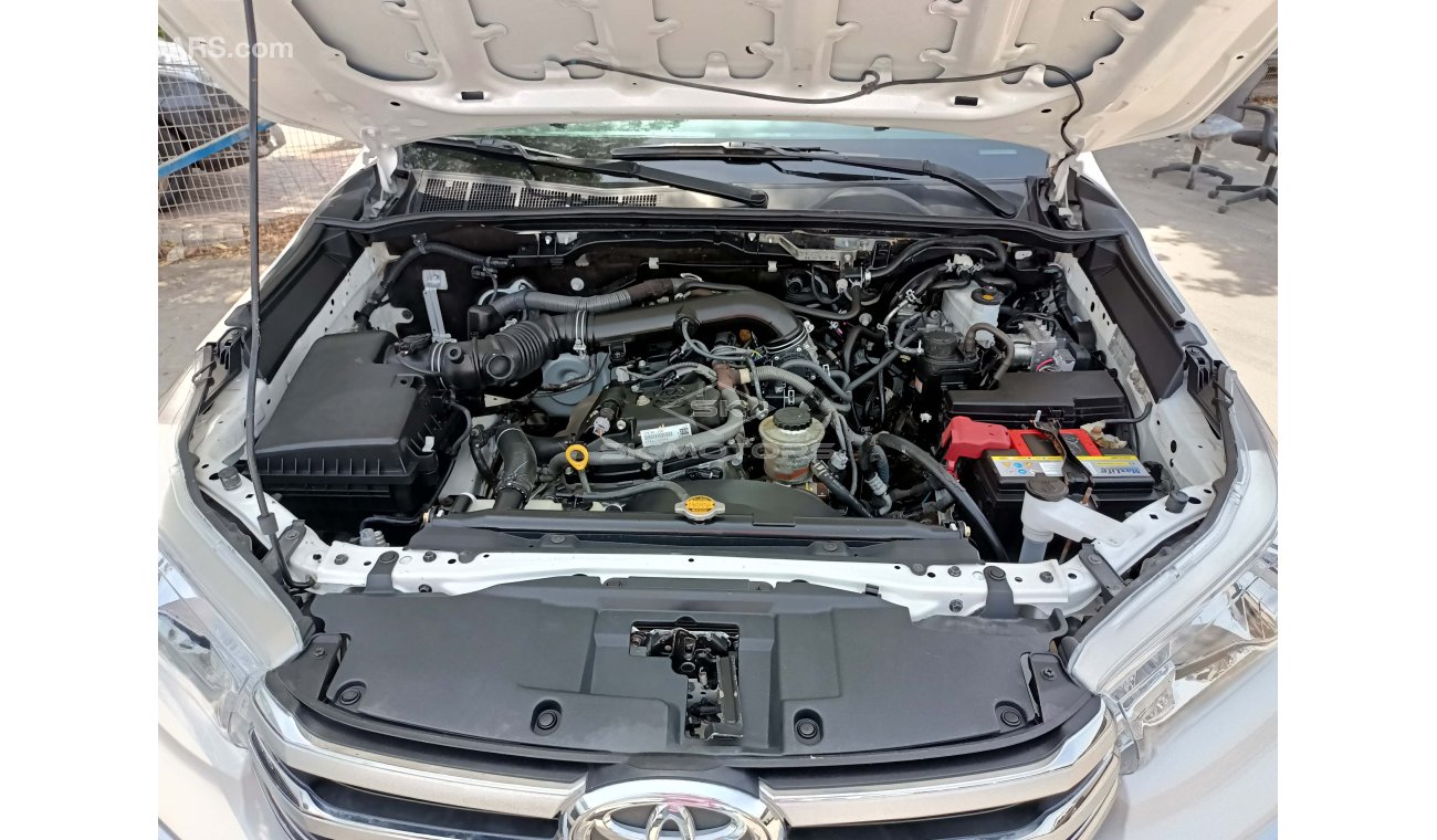 Toyota Hilux 2.7L, 17" Rims, Xenon Headlights, ECO/PWR Mode, Rear Camera, Front & Rear A/C, 4WD, DVD (LOT # 7911)