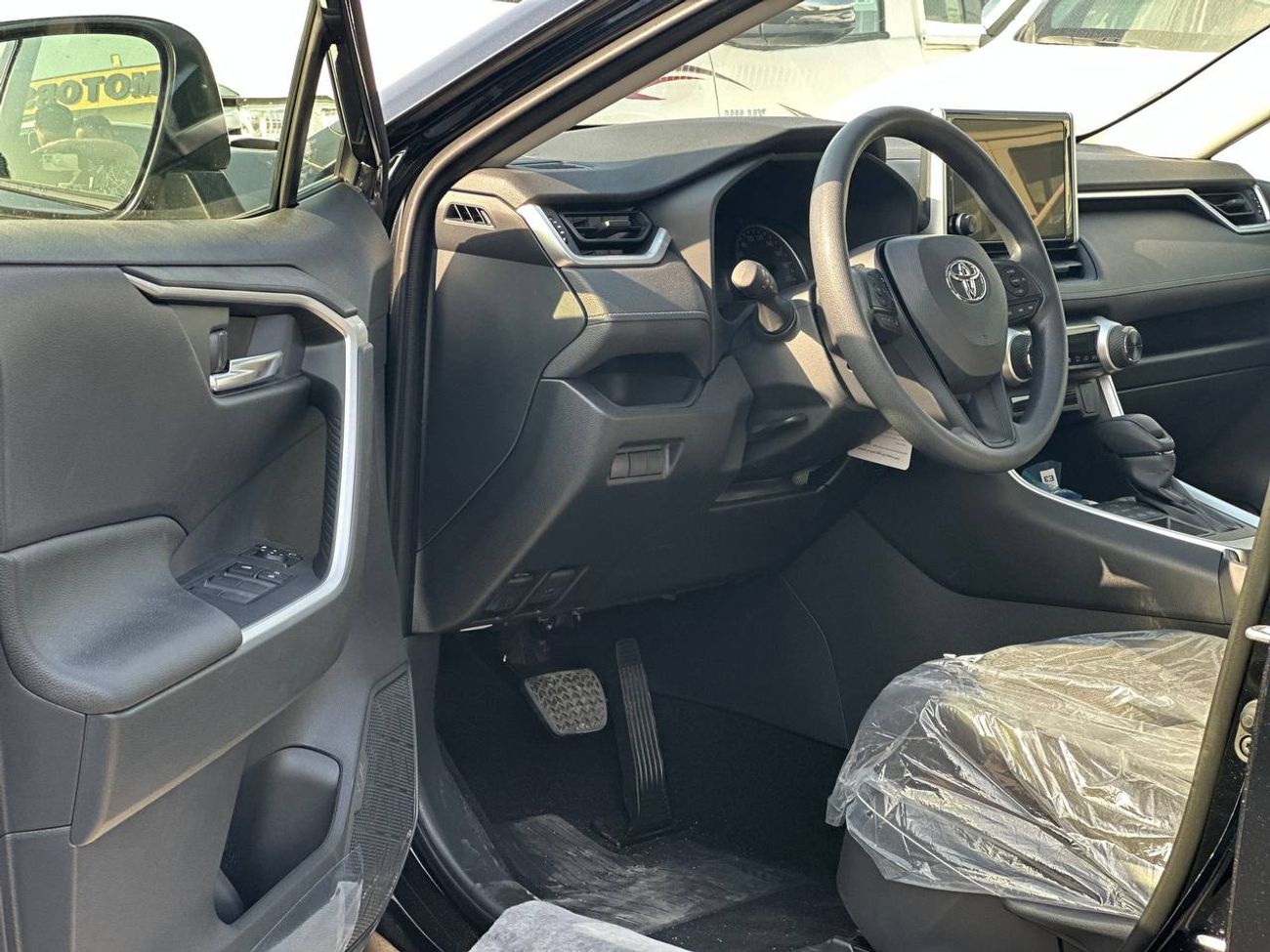 Toyota RAV4 2.5L PTR A/T // 2025 // Mid With Sunroof , Wireless Charge , DVD&Back Camera // Special Offer // By 