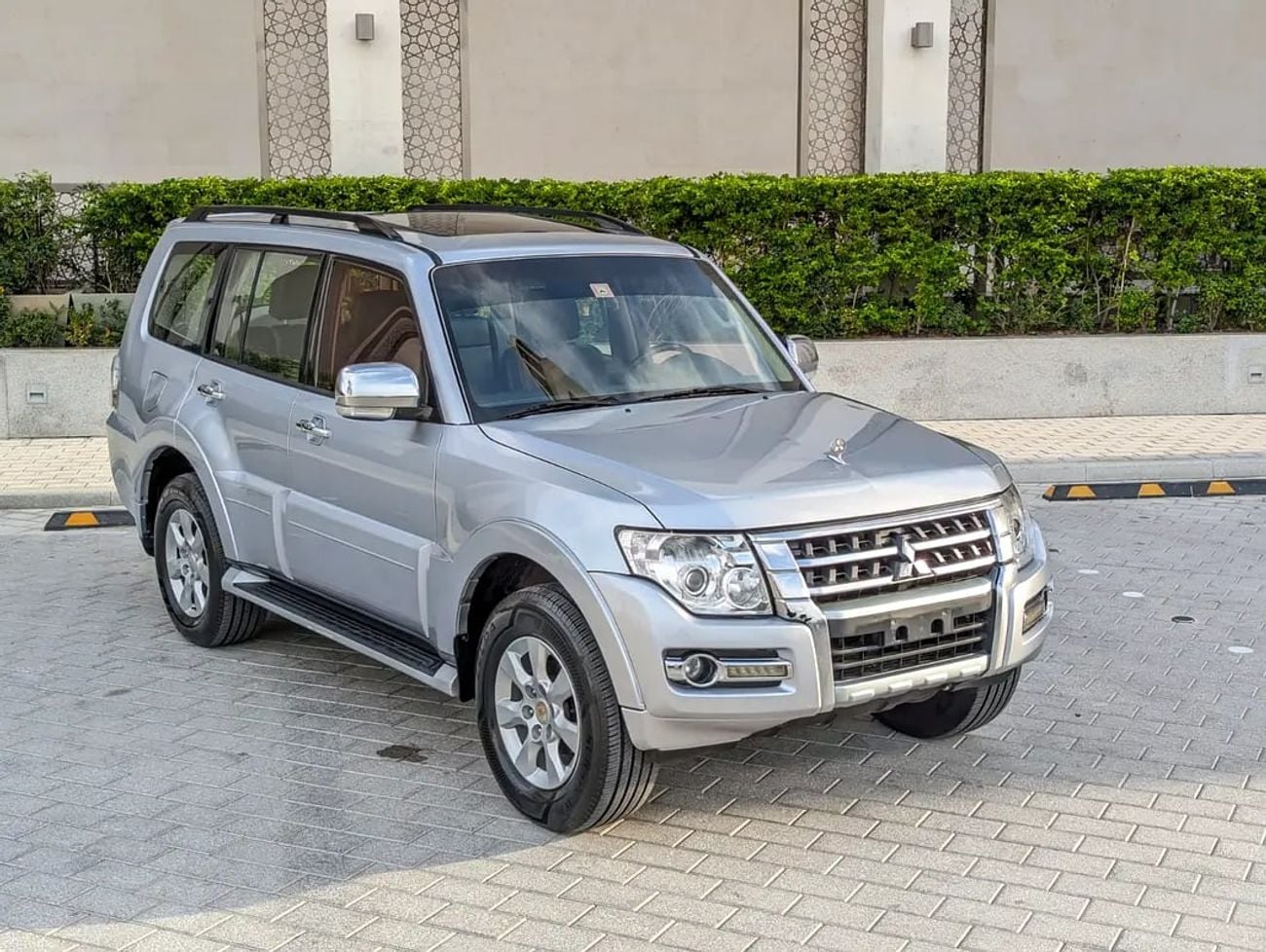 ميتسوبيشي باجيرو GLS TOP FULL OPTION GCC IN EXCELLENT CONDITION
