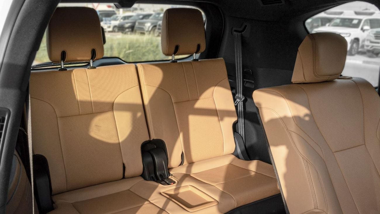 لكزس LX 700h 2026 Lexus LX700h Signature 3.5L AT Hybrid With Auto Parking (White-Tan)