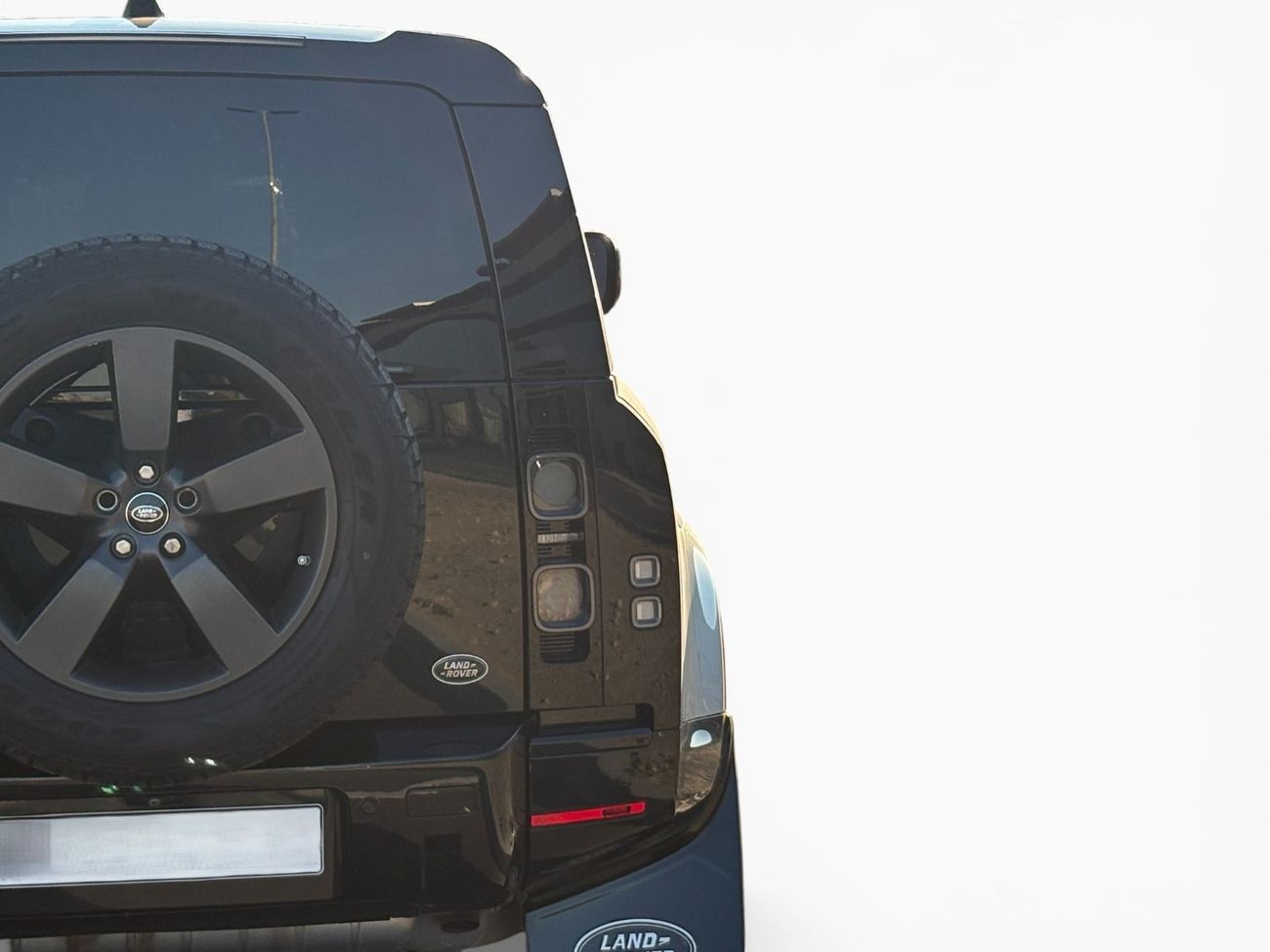 Land Rover Defender P400 90 HSE 3.0L (5 Seater) I6 TURBO A/T | 2021 | GCC SPECS | AED 3,200 per month