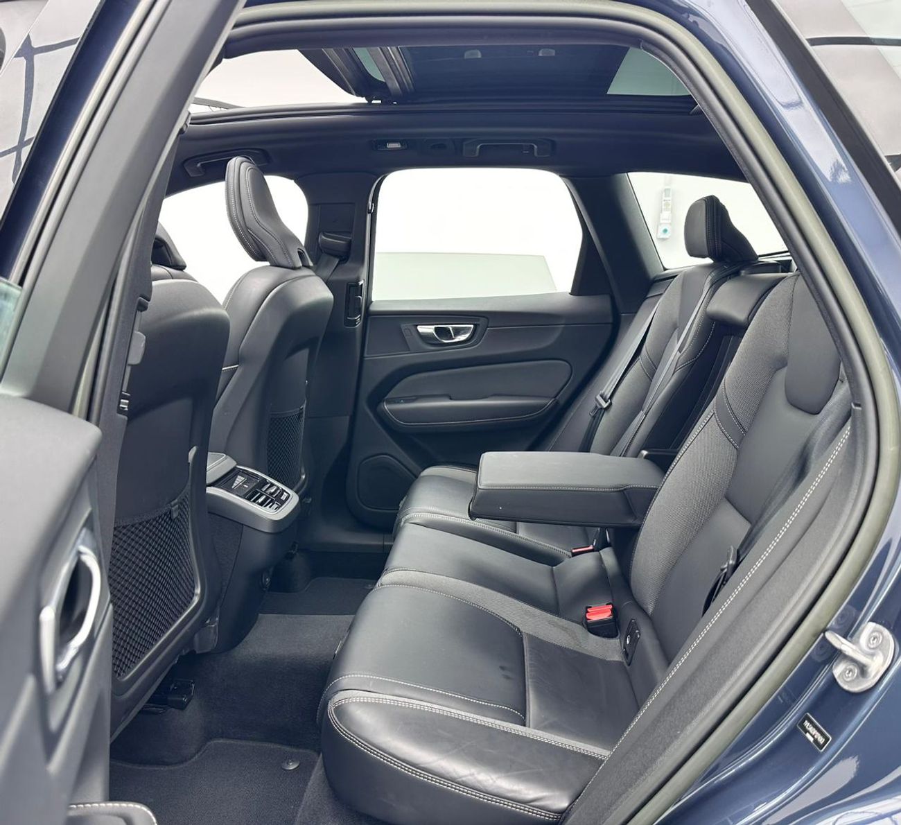 فولفو XC 60 2023 Volvo XC60 B5 Ultimate Dark, May 2028 Volvo Warranty, Volvo Full Service History, GCC