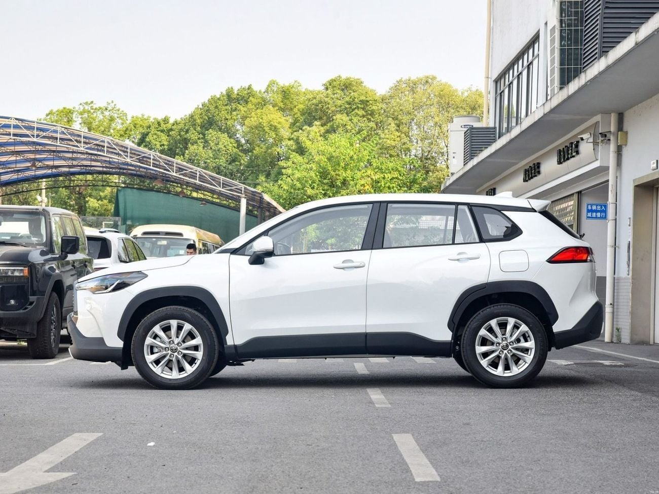 تويوتا كورولا كروس STD (NON GCC) TOYOTA COROLLA CROSS 2.0L PIONEER MODEL 2025