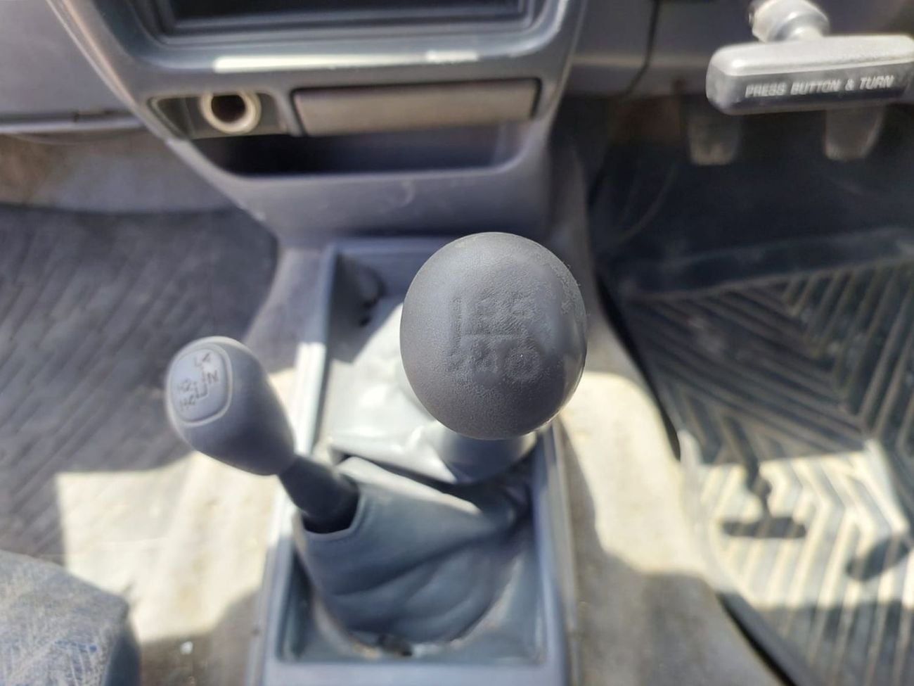 تويوتا هيلوكس TOYOTA HILUX PICKUP RHD 2003 MODEL 3.0 L DIESEL MANUAL(PM28834)