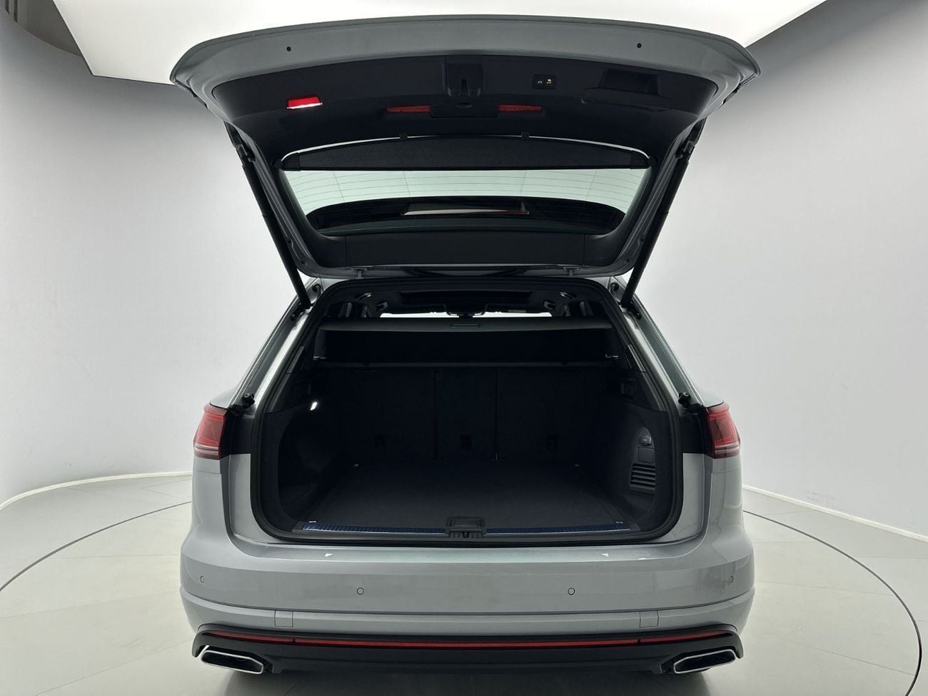 Volkswagen Tiguan Touareg Elegance + Tirano (Ref#02374) / 42,100 AED SAVINGS from New Car