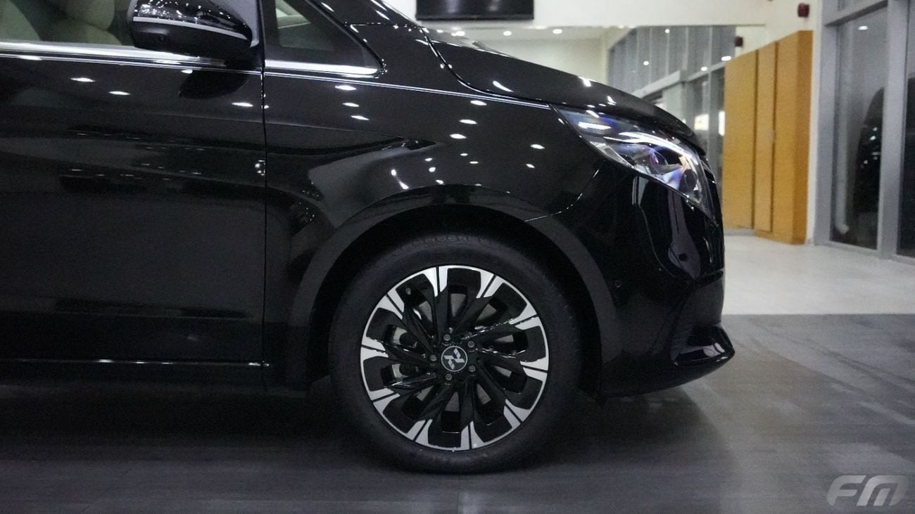 مرسيدس بنز V 300 Mercedes‑Benz V300 VIP Business Van –  Full Luxury Option | Brand New | GCC |2025