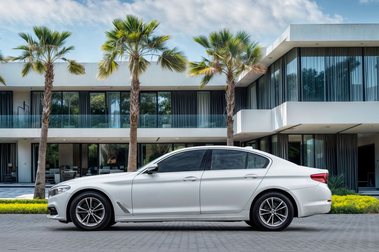 BMW 520i 520i | 1,713 P.M | 0% Downpayment | BMW HISTORY | UNDER WARRANTY!