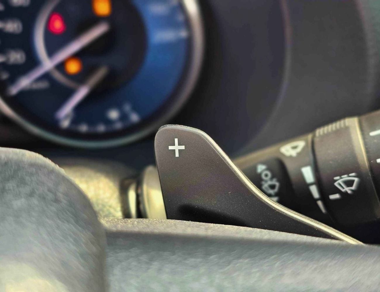 Toyota Fortuner SR5 ADVENTURE / 4.0L V6 PETROL / FRONT PWR SEATS / PUSH START / DIFF LOCK AUTO A/C (CODE # F6HA)