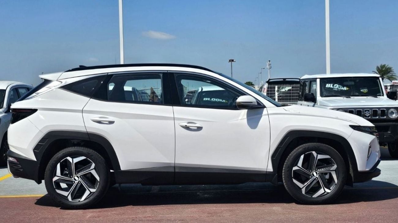 Hyundai Tucson Hyundai Tuscon 1600cc PETROL MO 4X2 WITH PANORAMIC SUNROOF (EXPORT ONLY)