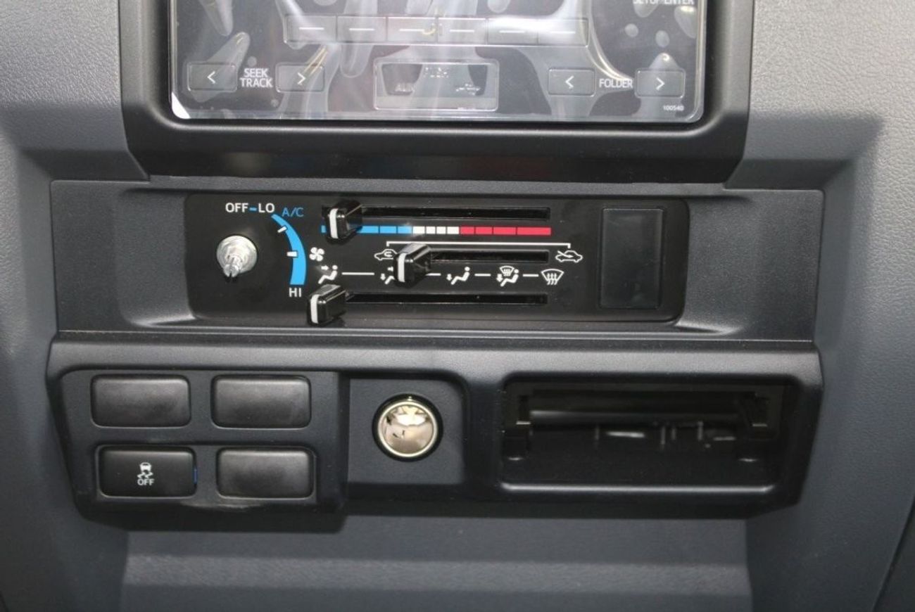 تويوتا لاند كروزر بيك آب TOYOTA LANDCRUISER 79 4.5L V8 DIESEL DOUBLE CAB STD MANUAL