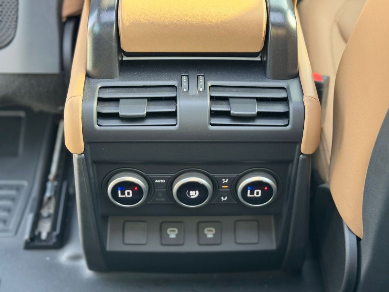 لاند روفر ديفندر Land Rover Defender P400 X-Dynamic SE 2025 2DOORS