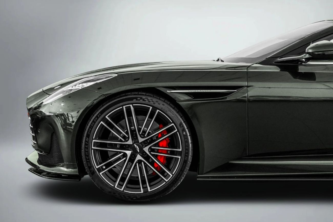 Aston Martin DB DB12 / Warranty and Service Contract