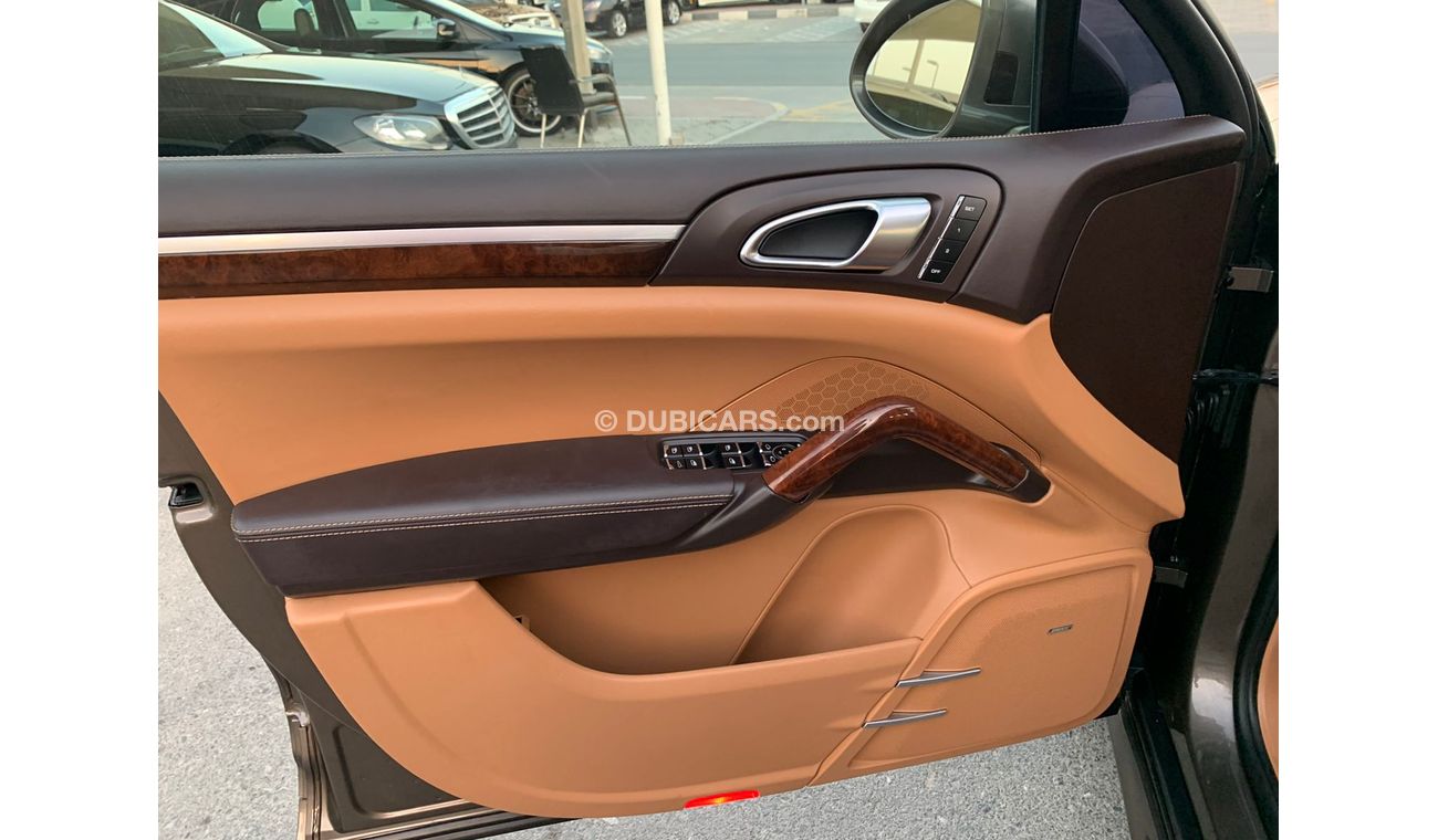 Porsche 718 Cayman Porsche Cayenne S 2012