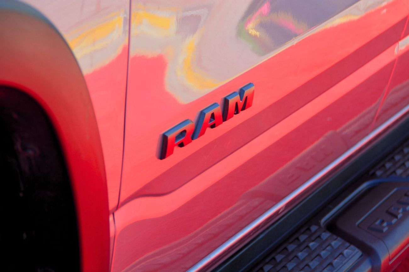 رام 1500 Rebel 5.7L Crew Cab Utility (5 Seater)