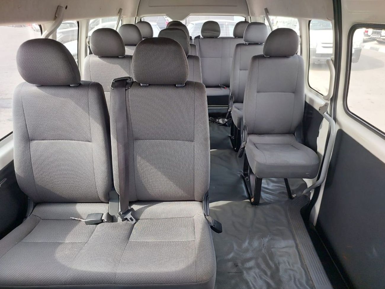 تويوتا هاياس TOYOTA HIACE COMMUTER VAN RHD 2015 MODEL 3.0 L DIESEL AUTOMATIC(PM23061)