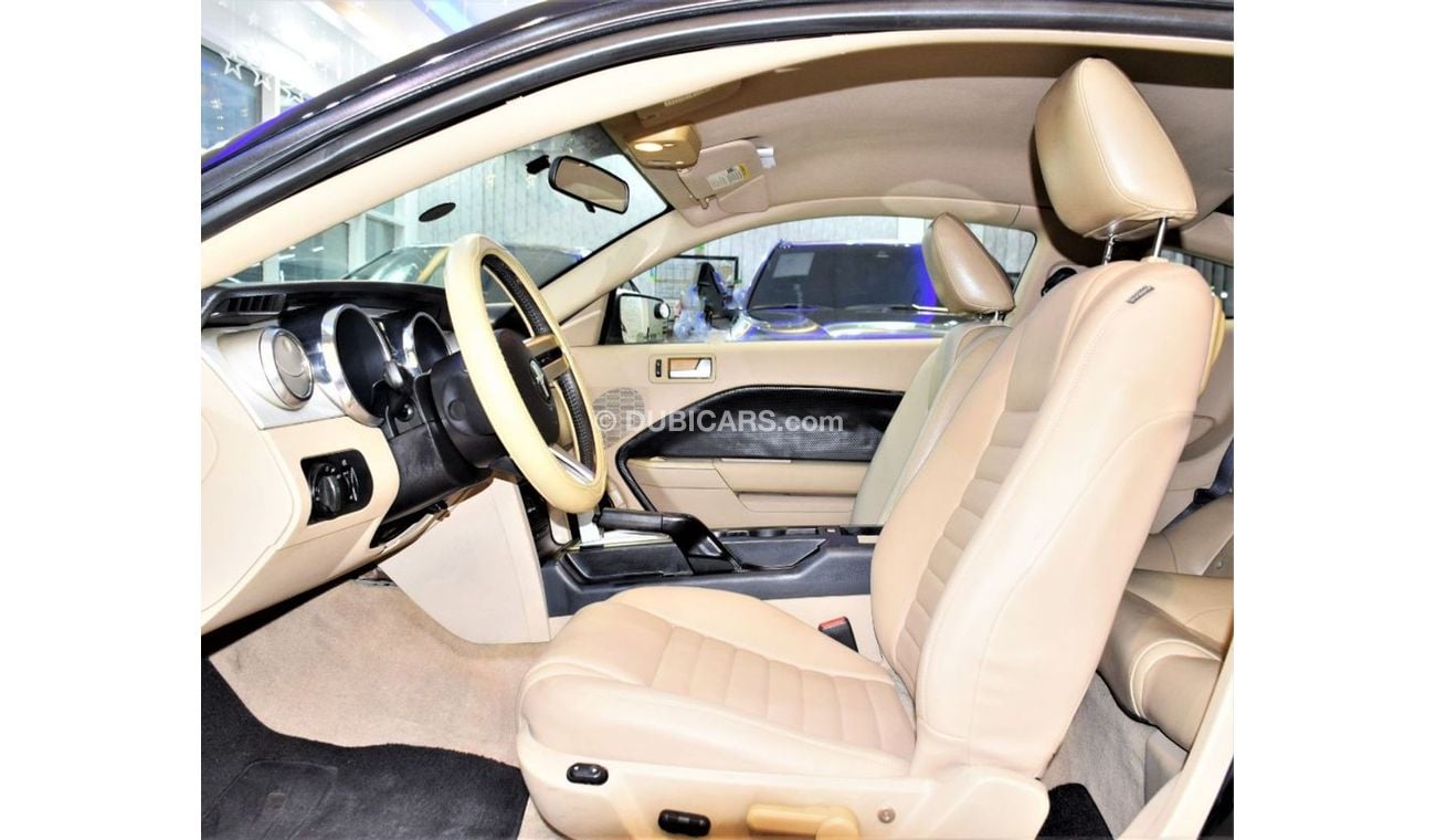 فورد موستانج ONLY 129000 KM! FORD MUSTANG GT 2005 Model in Black with Yellow Stripes Color! GCC Specs