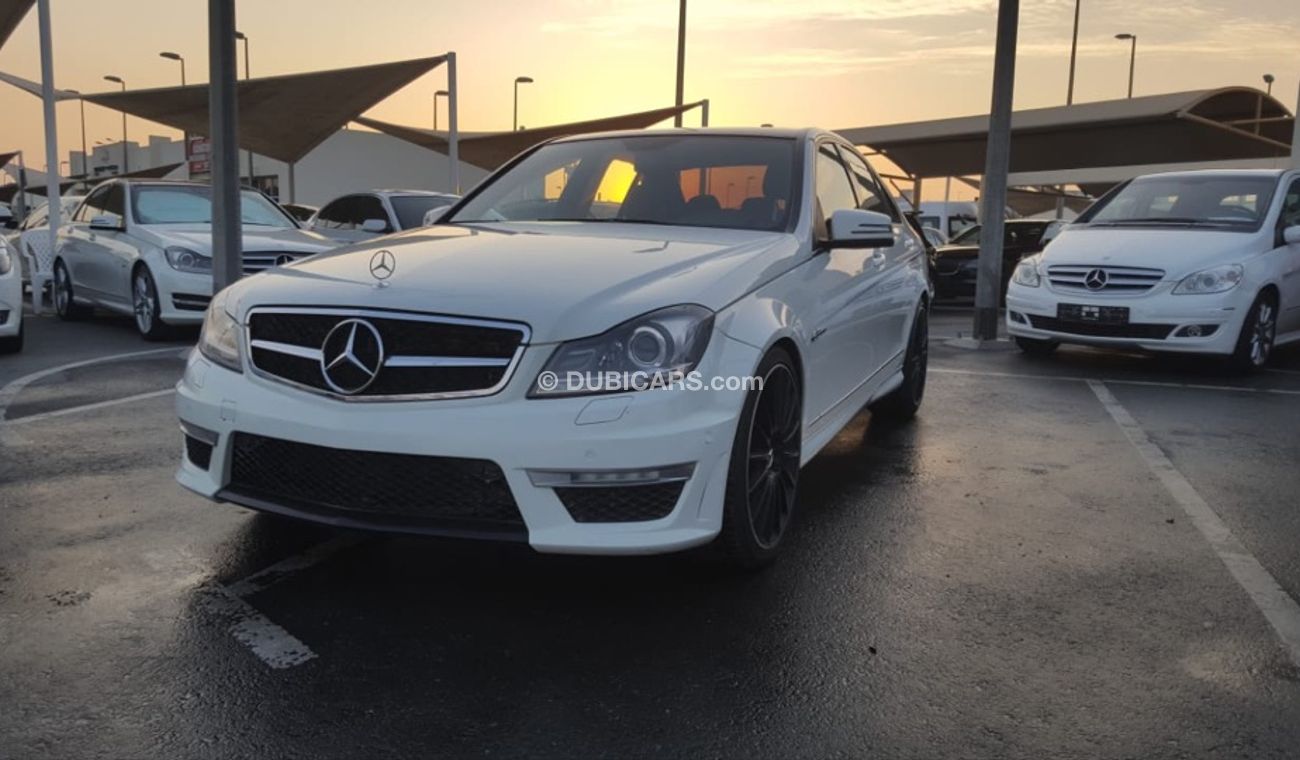 مرسيدس بنز C 300 مرسيدس C300 كت 63 موديل 2012 السياره بحاله ممتازه ولا تحتاج اي مصروف السياره فل وابشن مسرفسه بالكامل