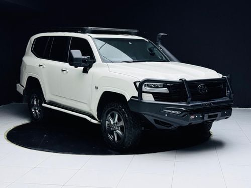 تويوتا لاند كروزر Sahara( top of the line trim) RHD 3.3L V6 Twin-Turbo Diesel Engine Automatic Gear 4WD 7 Seats 5 Door