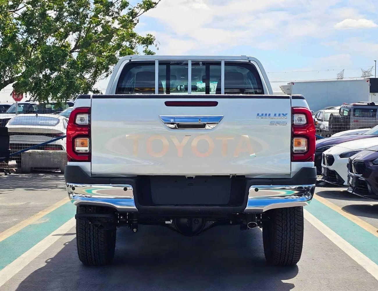 تويوتا هيلوكس SR5 TRD WOOD INTERIOR W VISOR / 4.0L PETROL V6 4WD / BLIND SPOT / DIFFLOCK / DVD+CAMERA (CODE # H6A)