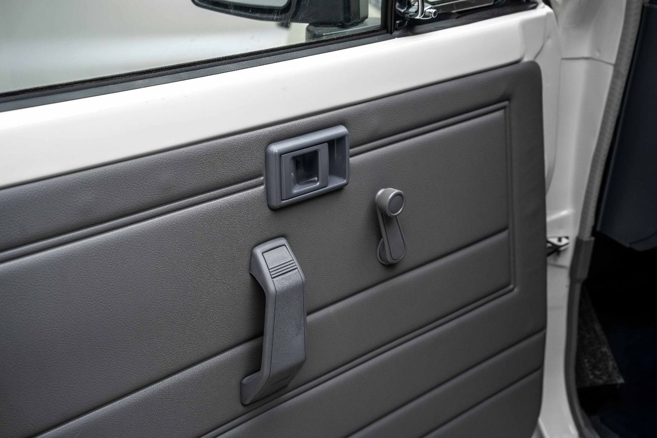 تويوتا لاند كروزر 70 LC 78 HARDTOP 4.0L AT - White Inside Bluish Grey | Export Only