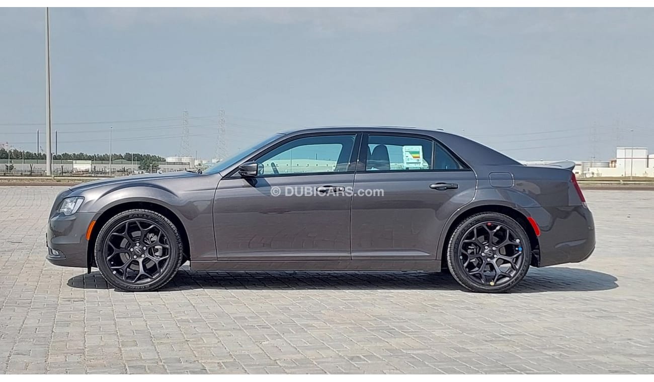 Chrysler 300s Brand New 3.6L V6 2022 GCC Agency Warranty