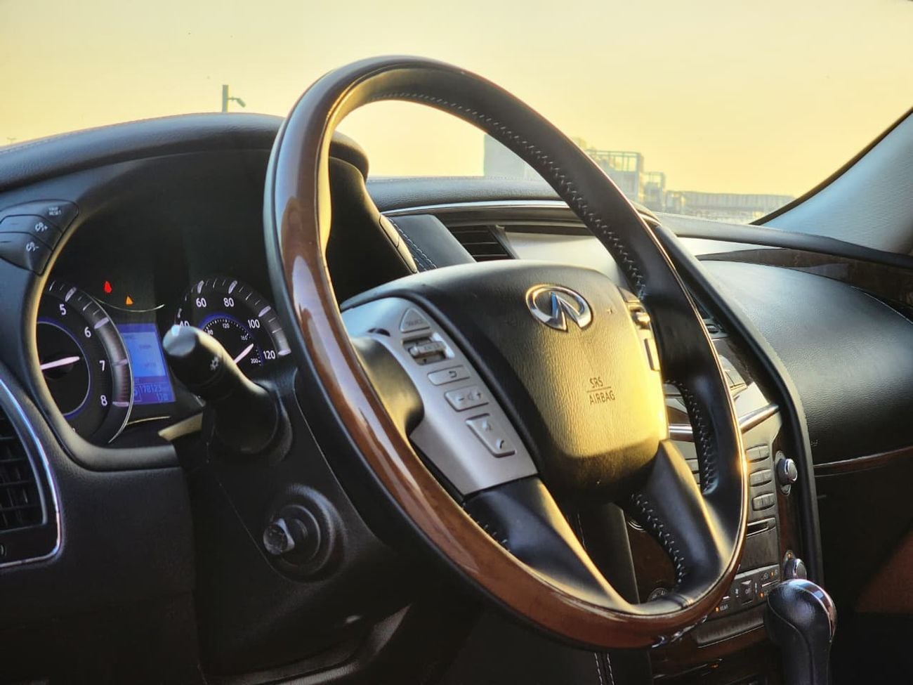 إنفينيتي QX80