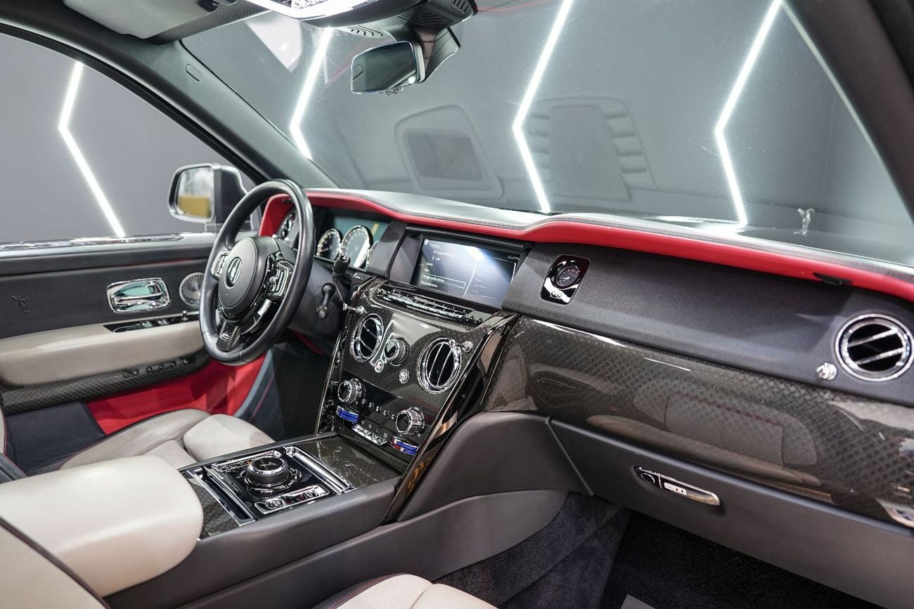 Rolls Royce Cullinan BLACK BADGE , Rear Entertainment, Bespoke Audio, Starlight, GCC Specs!!