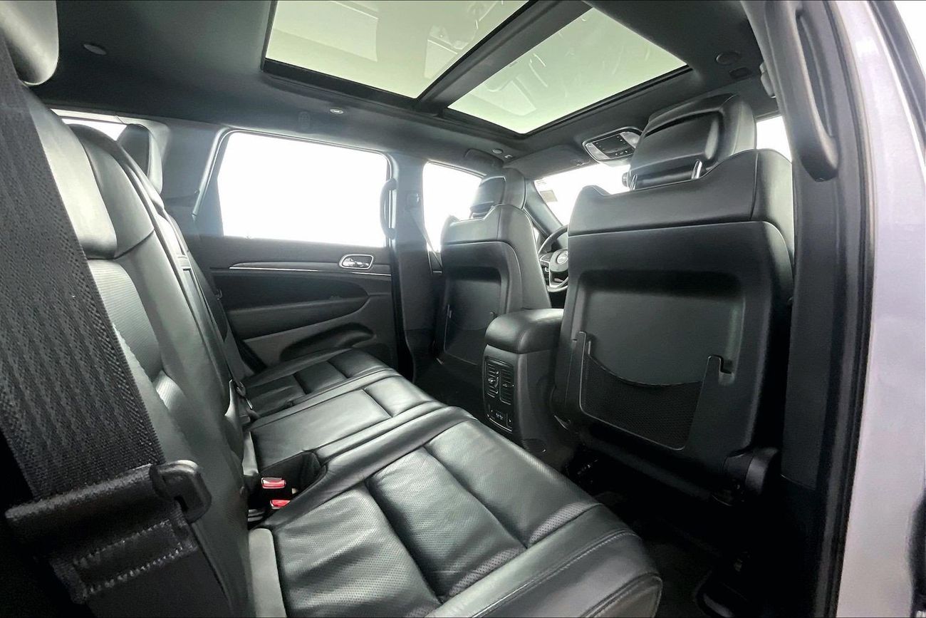 جيب جراند شيروكي Overland S | National Day Celebration | شامل الضمان | 0 ﺪﻔﻋﺓ ﺃﻮﻟﻯ