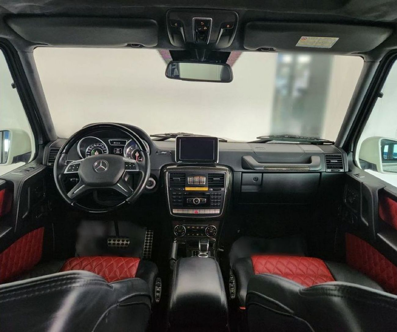 Mercedes-Benz G 63 AMG 5.5L-8 CYL FULL OPTION ORIGINAL PAINT LOW KILOMETER DRIVEN - EXCELLENT CONDITION