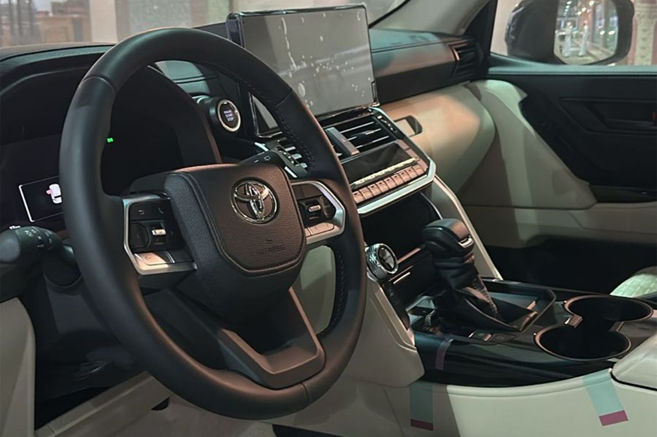 Toyota Land Cruiser Toyota Land Cruiser GXR 3.5L petrol 2026 with sunroof and 360 camera