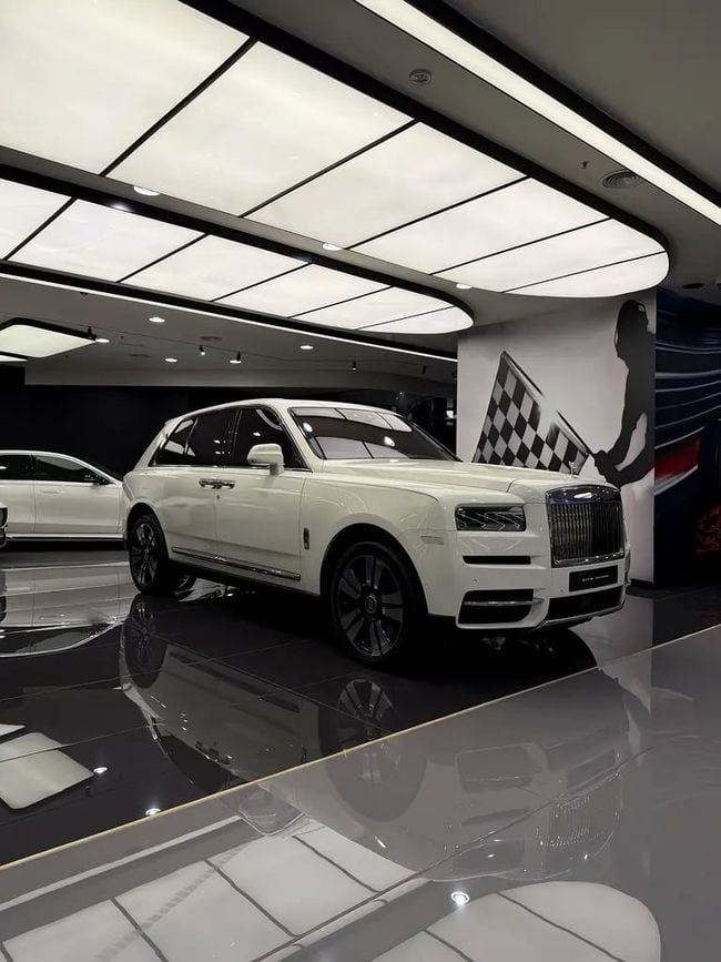 Rolls-Royce Cullinan Rolls Royce Cullinan GCC MINT CONDITION, миниатюра 24