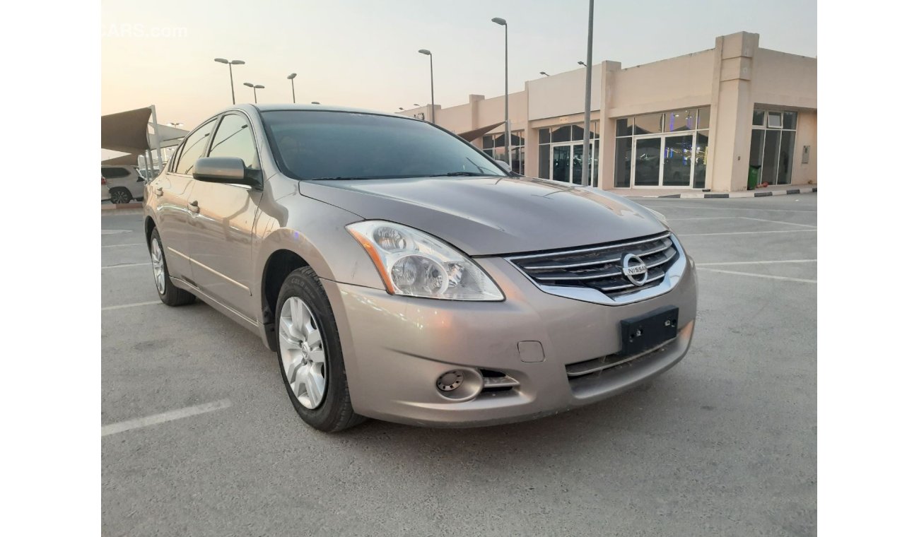 Nissan Altima Nissan Altima 2012 gcc very celen car for sale