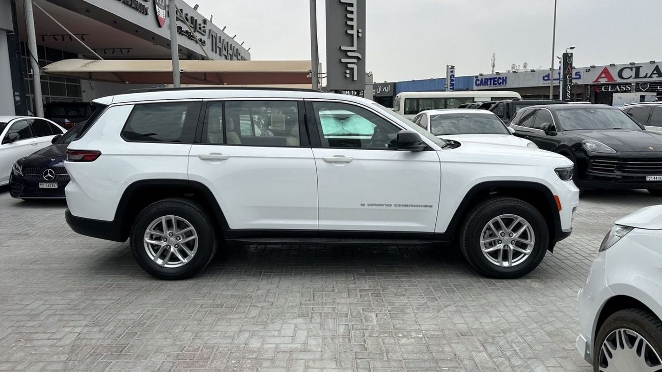Jeep Grand Cherokee LAREDO 2025 GCC specs