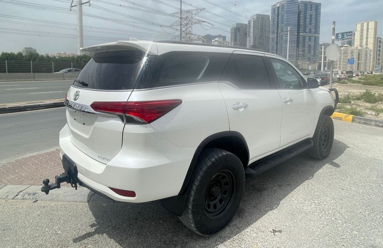 تويوتا فورتونر diesel 2.8 liter ,Right hand drive 2017 Model ,only for export available