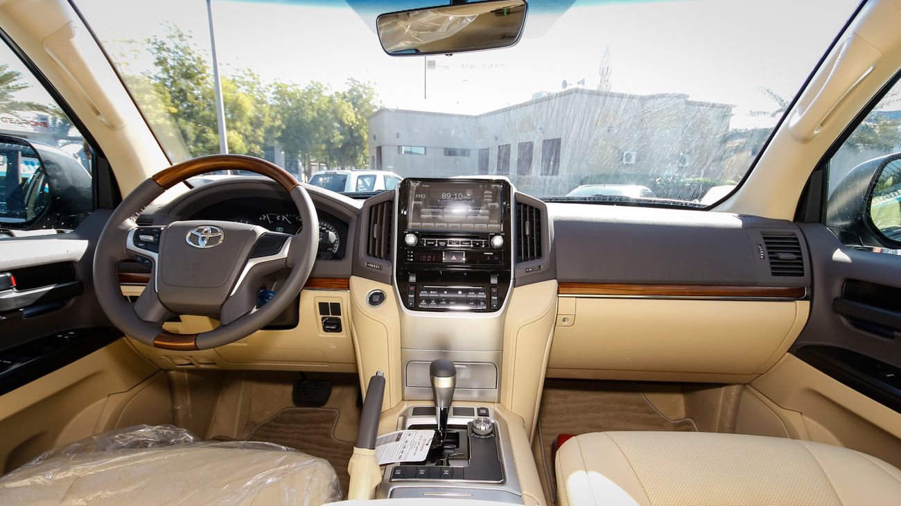 Toyota Land Cruiser GXR V8