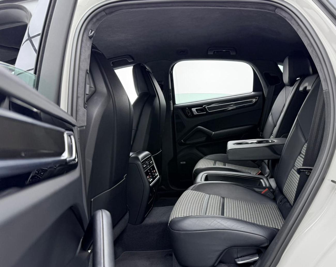 بورش كايان 2020 Porsche Cayenne Coupe With GT Package, 2026 Porsche Warranty, Full Porsche service History, GCC