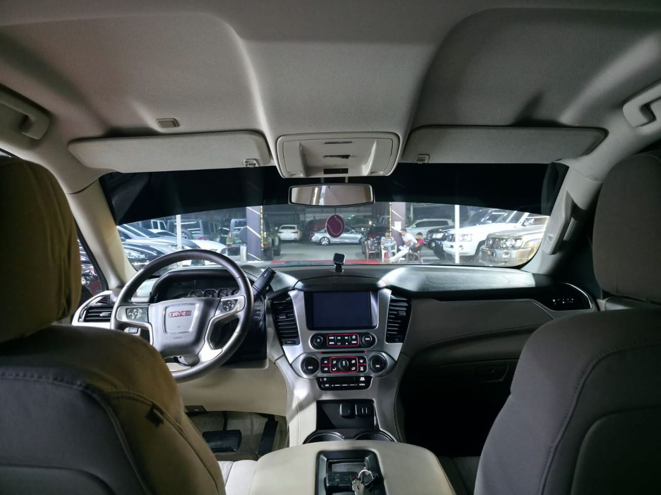 GMC Yukon SLE 5.3L 4WD (8 Seater)