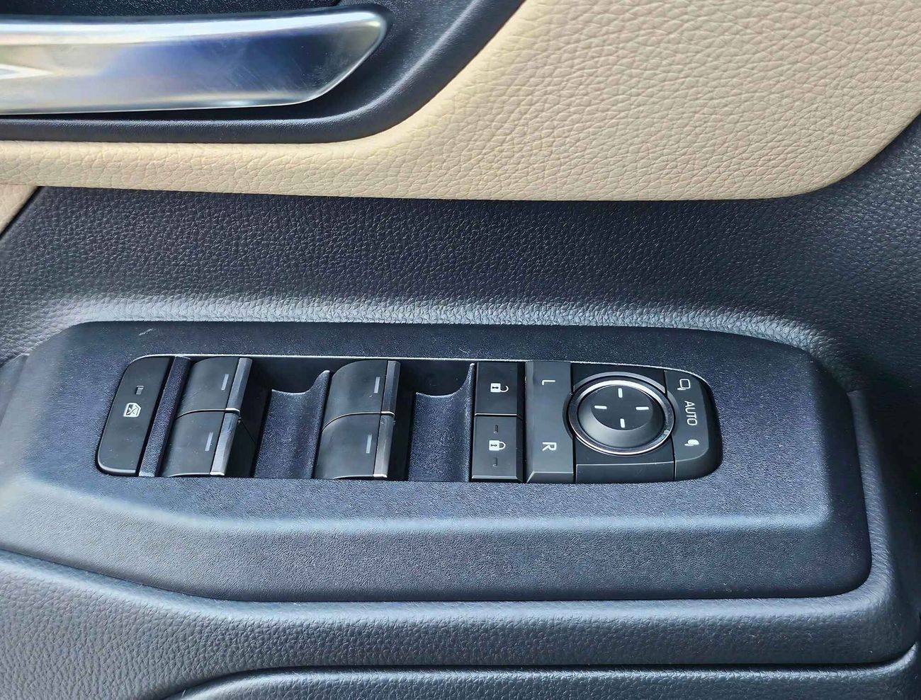 Toyota Prado TXL / 2.7L V4 / DVD+CAMERA/ PUSH START / AUTO HOLD (CODE# 68025)