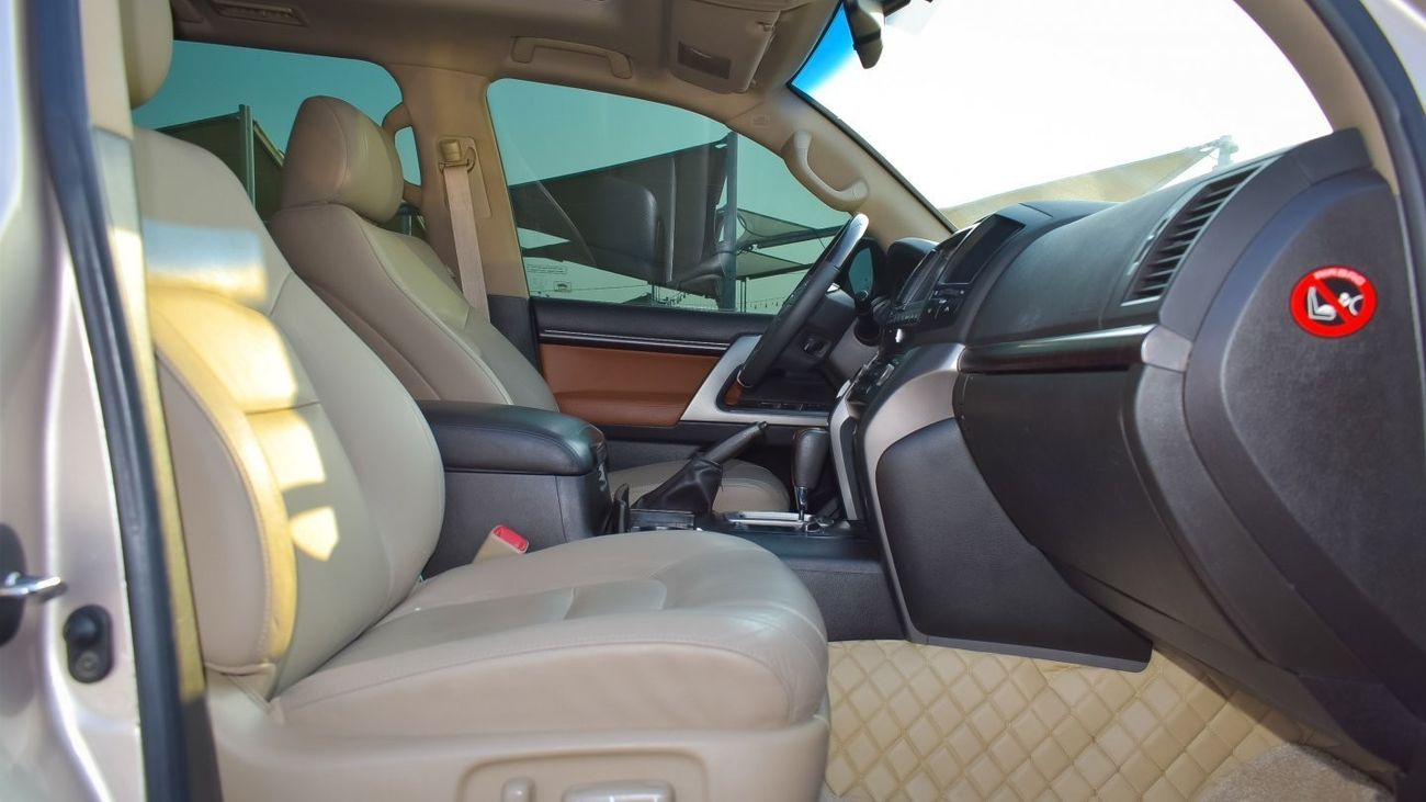 تويوتا لاند كروزر VXR V8