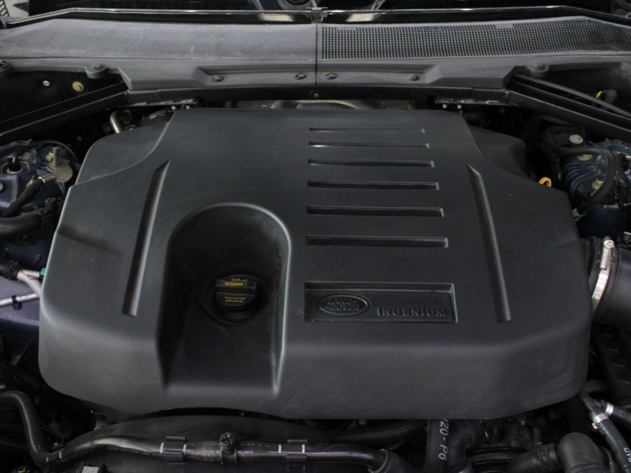 Land Rover Defender 2022 - Land Rover Defender | V6 | GCC specs