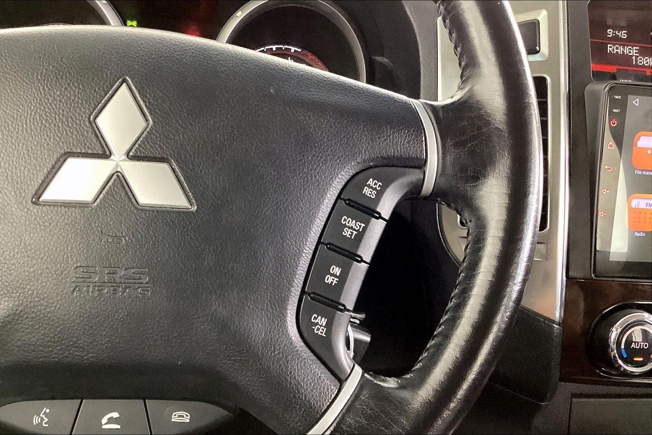 ميتسوبيشي باجيرو GLS Highline | شامل الضمان | 0 ﺪﻔﻋﺓ ﺃﻮﻟﻯ